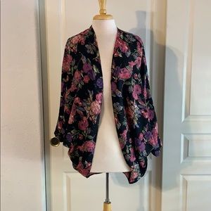 Black floral print kimono shall